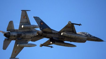 Румыния подняла в воздух два истребителя у границы с Украиной