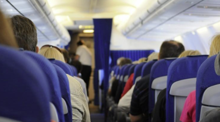 Praqa aeroportunda sərnişindən qabaq təyyarəyə girməyə cəhd edilən şəxs saxlanılıb