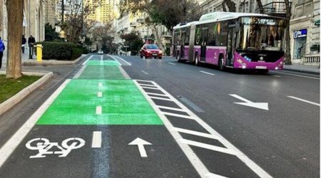 Bakıda 47 yolayrıcında velosiped bölmələri quraşdırılıb