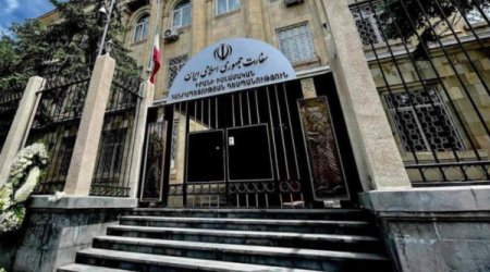 Иранцы в Ереване требуют возвращения Пехлеви