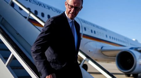 Almaniya Kansleri Hindistana səfər edib