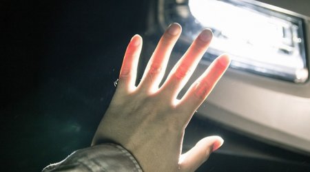 В Гусаре автомобиль сбил двух школьниц