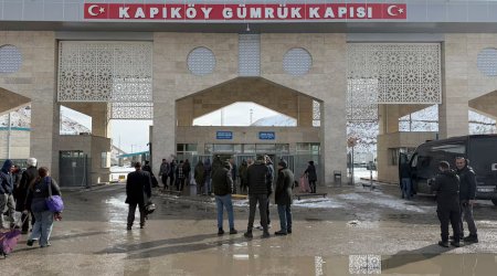 İran vətəndaşları quru sərhədlərini keçərək Türkiyəyə gedir