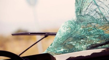 Şəmkirdə yük maşını ağaca çırpılıb, bir nəfər ölüb