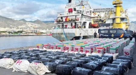 В Атлантике перехватили шедшее в Стамбул судно с 10 тоннами кокаина