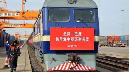 Первый транскаспийский грузовой поезд из китайского Тяньцзиня отправился в Азербайджан