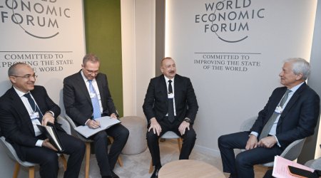 Əliyev Davosda &ldquo;J.P. Morgan&rdquo;ın baş icraçı direktoru Ceymi Daymonla görüşüb