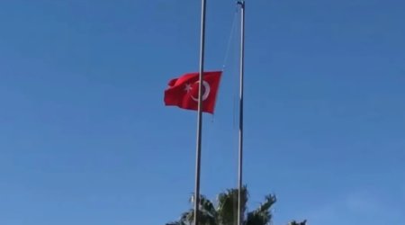 Suriyalılardan Türkiyə bayrağına hörmətsizlik