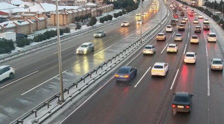Aeroport şosesində yolun buz bağlaması nəqliyyatın hərəkətini çətinləşdirdi - NİİM
