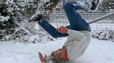 Son bir gündə 15 nəfər şaxtalı havada yıxılıb - Rəsmi