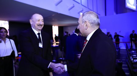 Əliyev və Paşinyan Davosda bir araya gəldi
