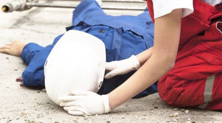 65 yaşlı fəhlənin başına yük düşüb