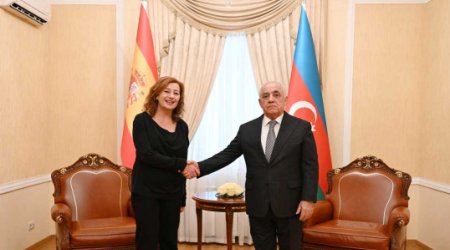 Али Асадов обсудил двустороннее сотрудничество с главой Конгресса депутатов Испании