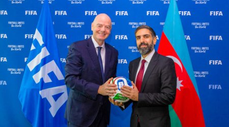 Rövşən Nəcəf FIFA prezidenti ilə görüşüb