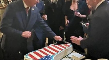 ABŞ Respublikaçılarının tədbirində Qrenlandiya xəritəsi formasında tort kəsilib