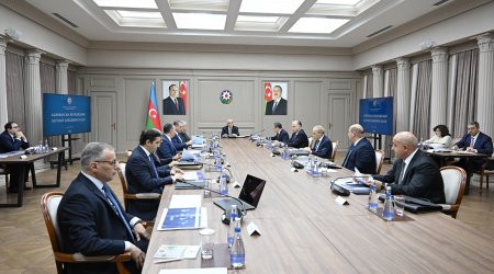 Baş nazir iclas keçirib