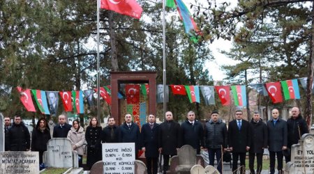 Səfir Rəsulzadənin məzarını ziyarət edib