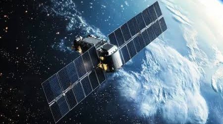 Bloomberg: SpaceX хочет запустить 1 млн спутников для сети ИИ дата-центров