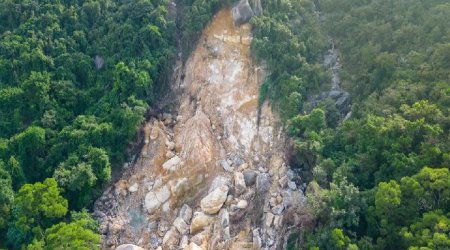 
İndoneziyada torpaq sürüşməsində ölənlərin sayı artıb
