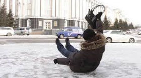 Küləkli havada Bakıda 5 nəfər xəstəxanaya yerləşdirilib, 1 nəfər ölüb