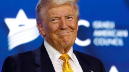 Трамп поздравляет американцев