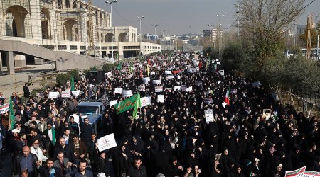 Иранцы вышли на улицы городов Запада в поддержку протестов в Иране
