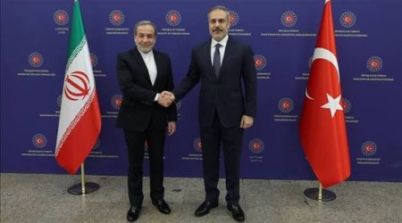 Главы МИД Турции и Ирана обсудили ситуацию вокруг ядерной программы Тегерана