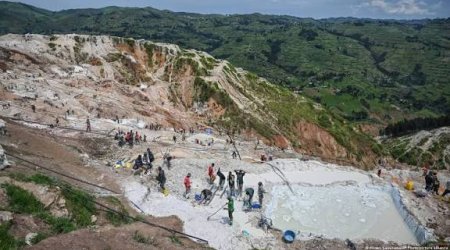 В ДР Конго более 10 человек погибли при оползне на шахте