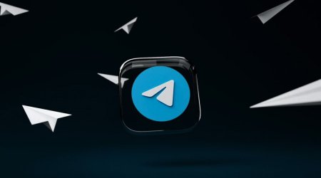 В Москве активисты заблокировали офис Роскомнадзора в знак протеста против закрытия иностранных соцсетей