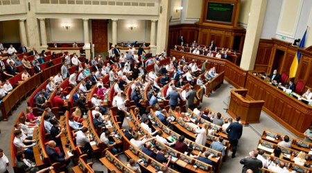 Zelenskinin partiyasından olan onlarla deputat zəhərlənib