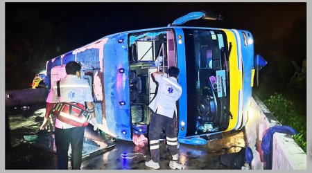 В Таиланде более 40 человек пострадали из-за опрокидывания автобуса