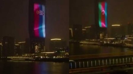 Belqraddakı binalardan biri Azərbaycan bayrağının rəngləri ilə işıqlandırılıb