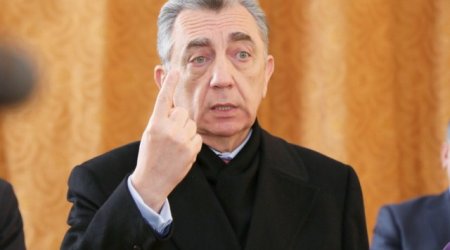 Eldar Əzizov 3 icra başçısını kəskin tənqid edib