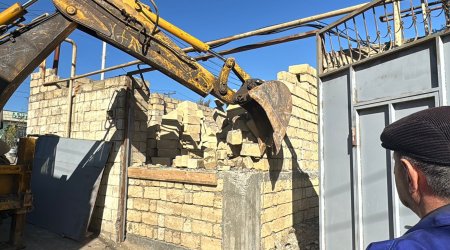В Баладжарах снесли незаконную постройку