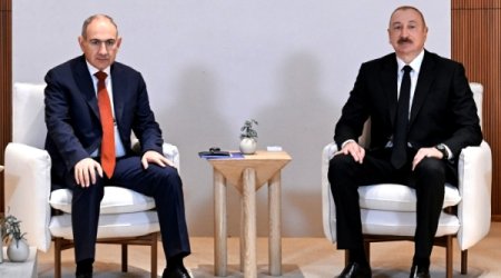 Алиев и Пашинян провели неформальную беседу