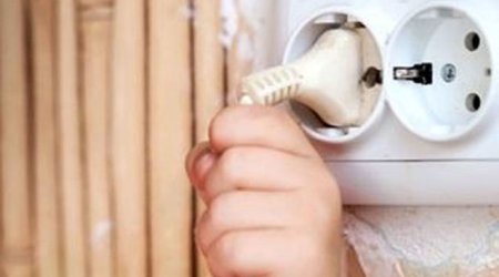 13 yaşlı uşağı elektrik cərəyanı vurub