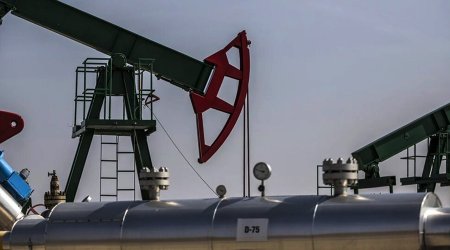 Oil prices fall over 1%