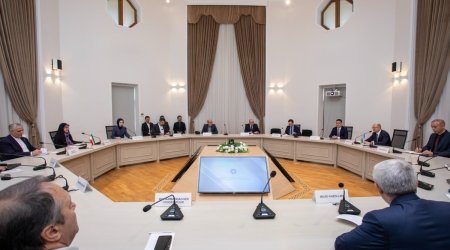 
Azərbaycanla İran elektrik enerjisinin ixracı məsələsini müzakirə edib