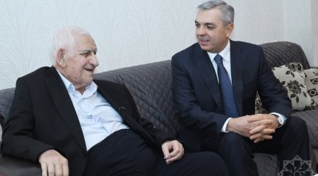 Samir Nuriyev &ldquo;Heydər Əliyev&rdquo; ordenini Xalq şairi Nəriman Həsənzadəyə təqdim edib
