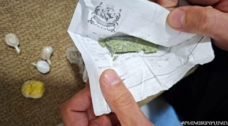 
Ermənistanda məhkuma narkotik keçirən vəkil saxlanıldı