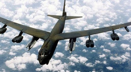 Бомбардировщик B-52 подняли над США