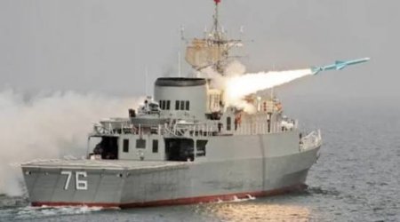 SEPAH ABŞ-nin hərbi gəmisinə raket zərbələri endirib
