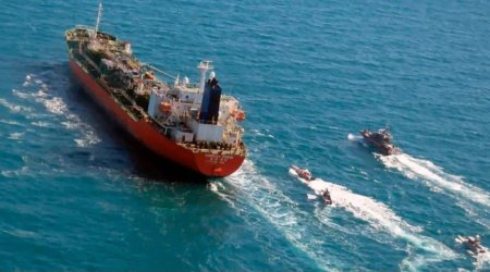 İran Hörmüz boğazını bağladığını elan edib