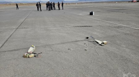 Aeroporta düşən dronun qalıqları - Fotolar