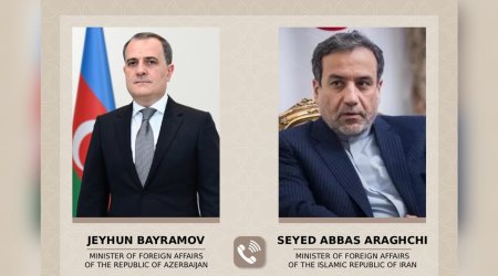 Əraqçi Ceyhun Bayramova zəng edib