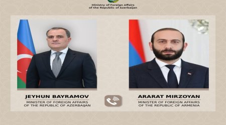 Bayramov ermənistanlı həmkarı ilə regiondakı son hadisələri müzakirə edib