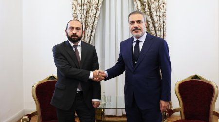 

Ararat Mirzoyan Hakan Fidanla telefon danışığı aparıb
