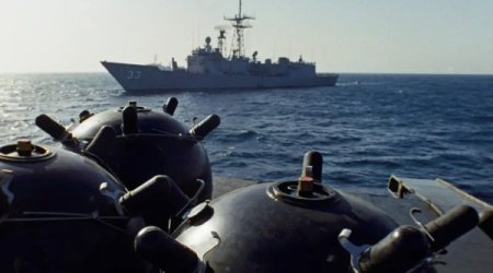 Иран минирует Ормузский пролив