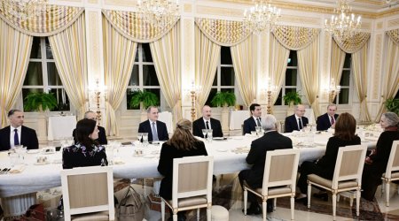 İlham Əliyevin Aİ Şurasının Prezidenti ilə rəsmi nahar əsnasında geniş tərkibdə görüşü olub