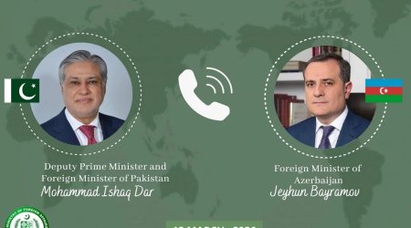 Ceyhun Bayramov pakistanlı həmkarı ilə regiondakı prosesləri müzakirə edib